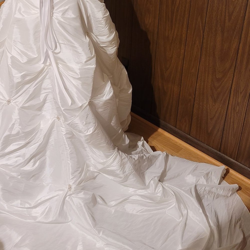 Wedding Dress Maggie Sottero Size 8 - Picture 15 of 16